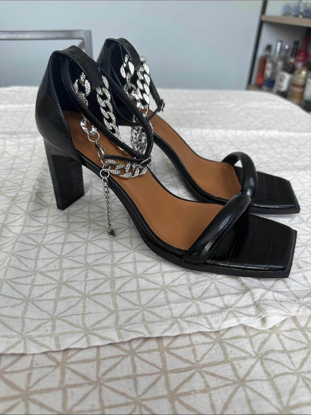 NWOT Dream Pairs Black Block Heel Sandals with Silver Chain Accent